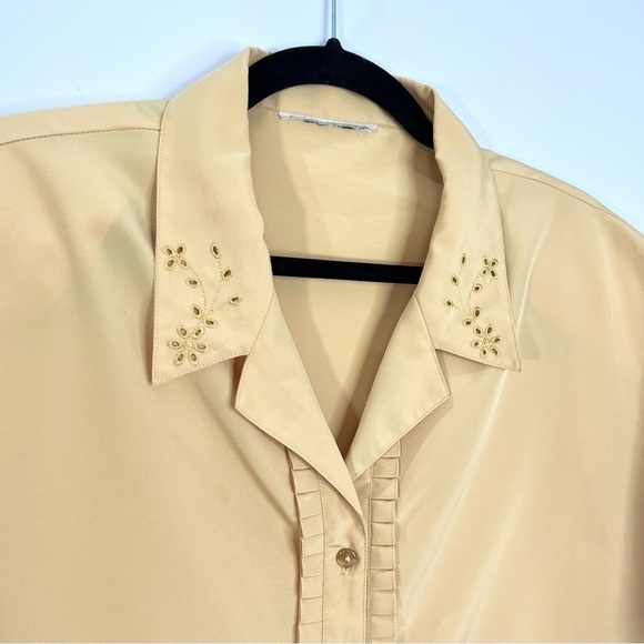 Vintage pleated embroidered mustard yellow short sleeve blouse - Picture 6 of 8
